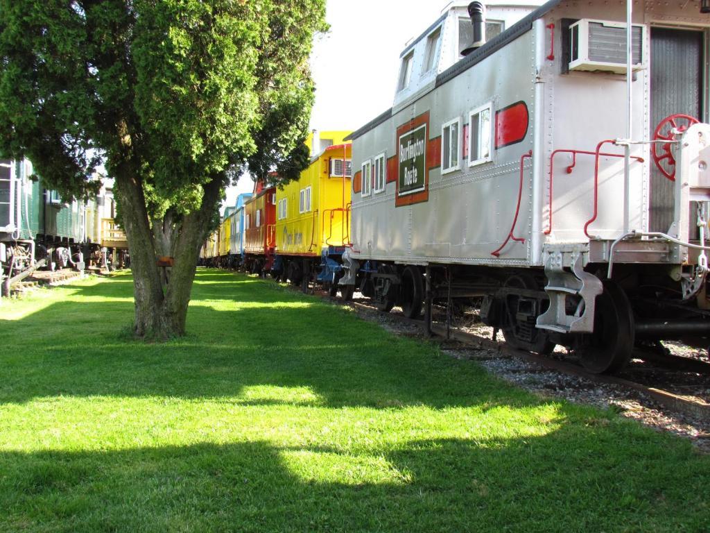 Red Caboose Motel & Restaurant Ronks Exterior photo