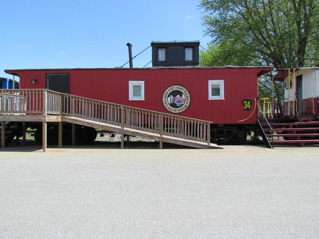 Red Caboose Motel & Restaurant Ronks Exterior photo